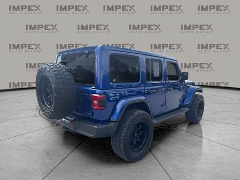 Used 2018 Jeep Wrangler Unlimited Sahara w/ Dual Top Group AWD/4WD image 3
