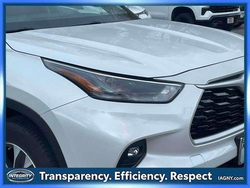 Certified 2023 Toyota Highlander XLE image 10