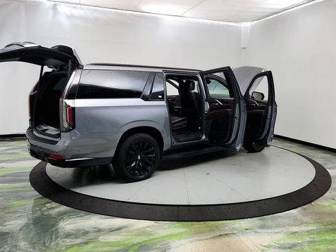 Used 2022 Cadillac Escalade ESV Sport Platinum w/ LPO, ONYX Package AWD/4WD image 11