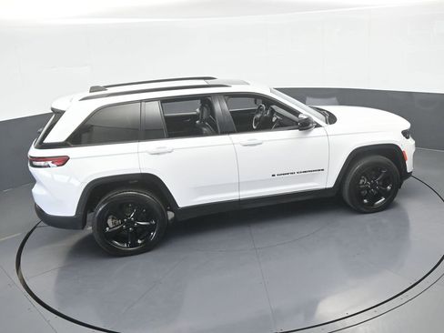 Used 2023 Jeep Grand Cherokee Altitude AWD/4WD image 51