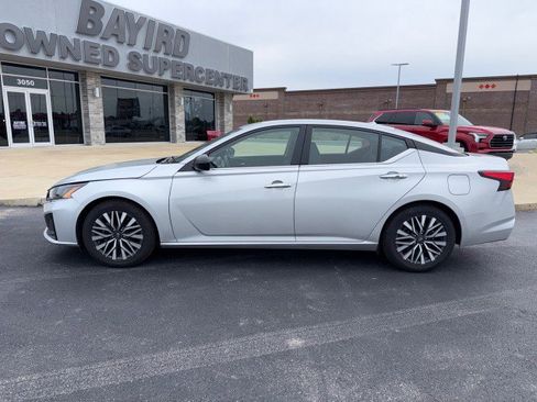 Used 2024 Nissan Altima 2.5 SV FWD image 1