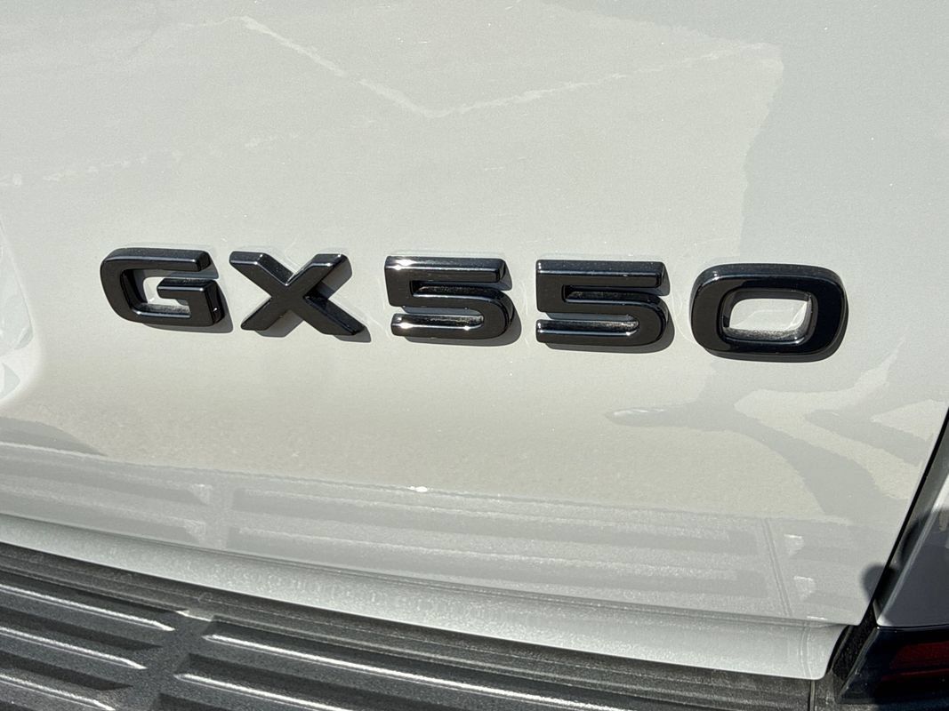 Used 2026 Lexus GX 550 w/ Accessory Package (2T) AWD/4WD image 11