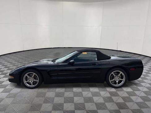 Used 2004 Chevrolet Corvette Convertible w/ Preferred Equipment Group RWD image 12