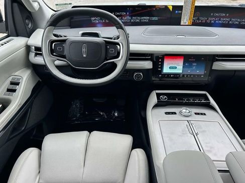 New 2026 Lincoln Navigator Reserve AWD/4WD image 14