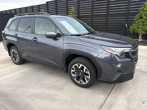 Used 2025 Subaru Forester Premium AWD/4WD image 7