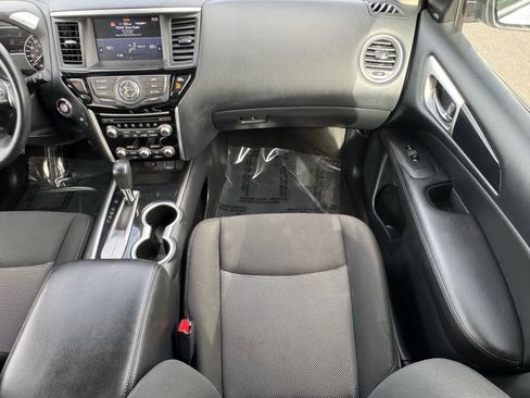 Used 2020 Nissan Pathfinder SV image 16