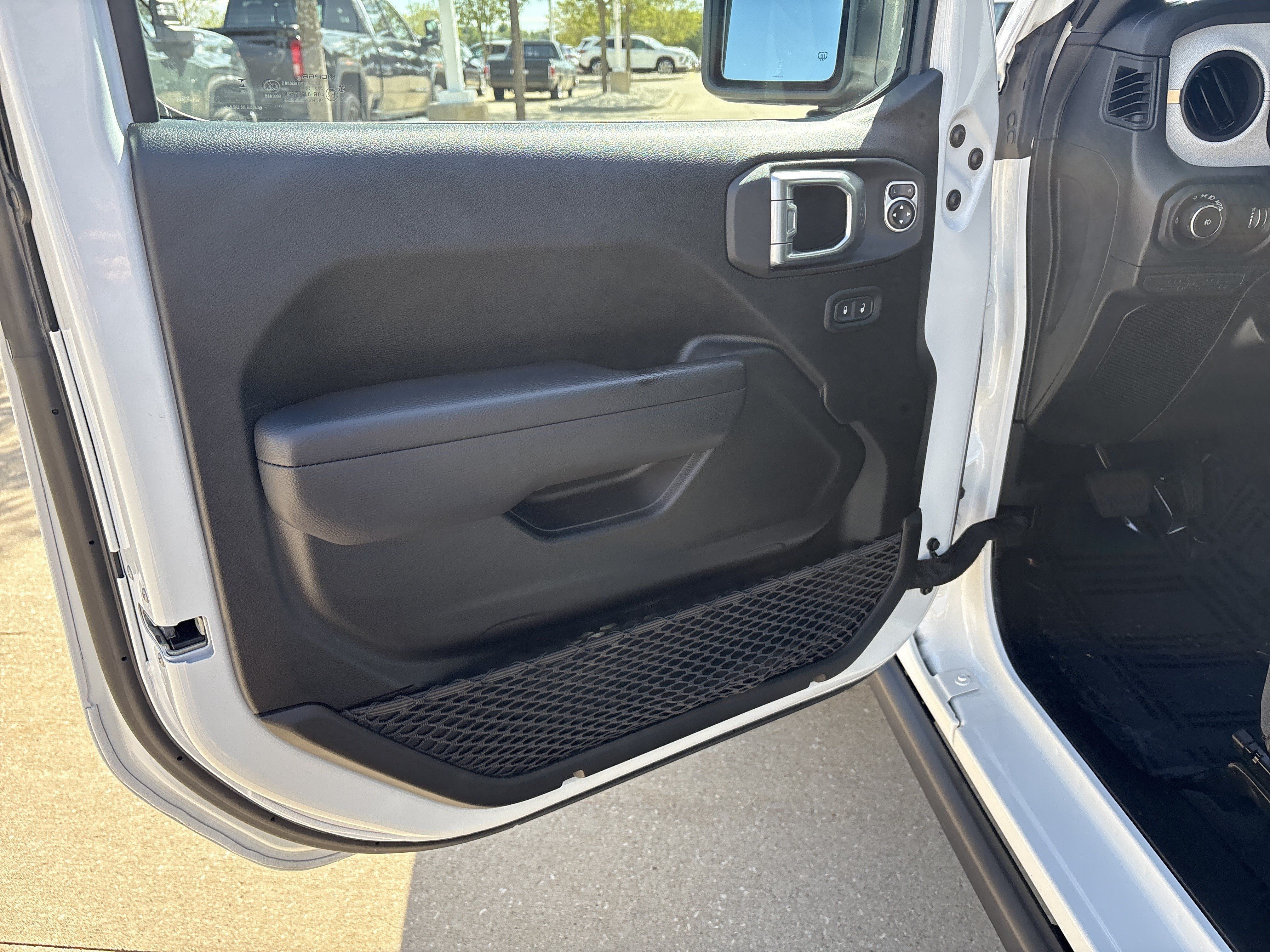 Used 2024 Jeep Wrangler Unlimited Sport AWD/4WD image 9
