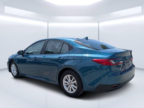 Used 2025 Toyota Camry LE FWD image 5