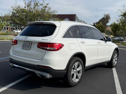 Used 2018 Mercedes-Benz GLC 300 4MATIC image 3