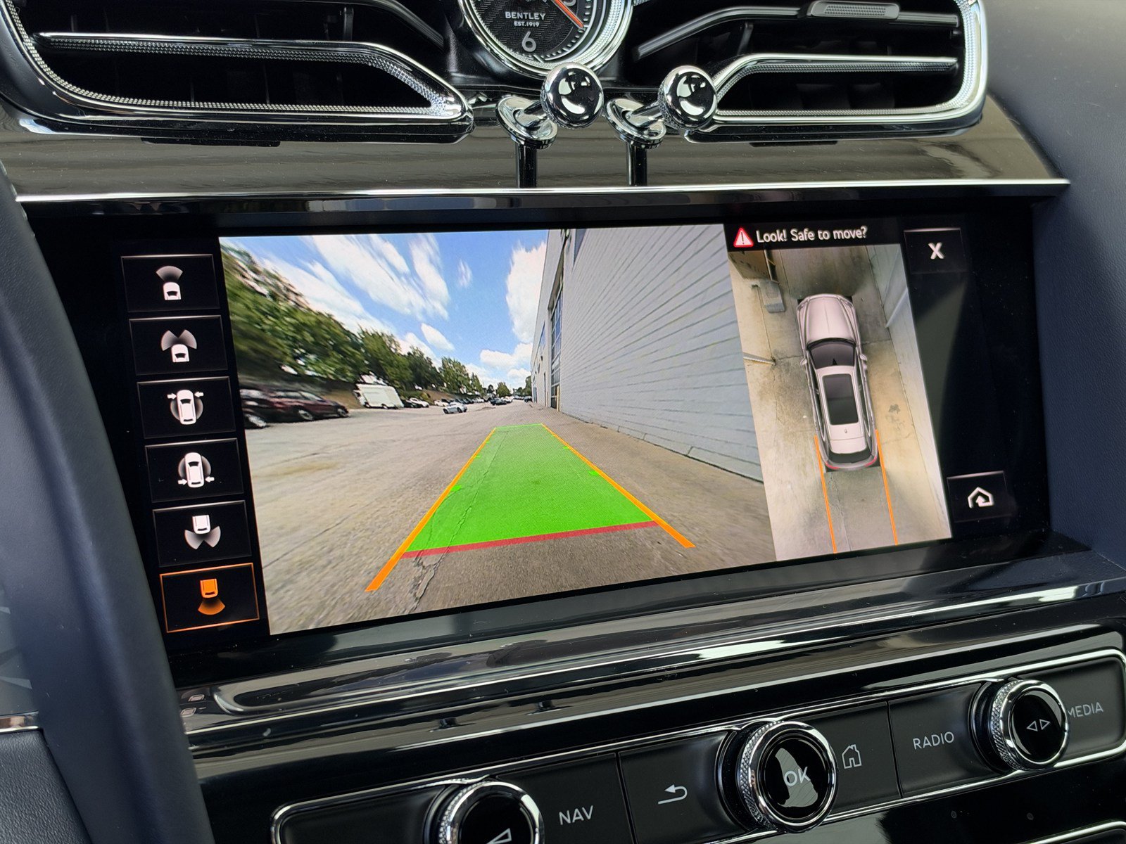 Certified 2021 Bentley Bentayga AWD/4WD image 19
