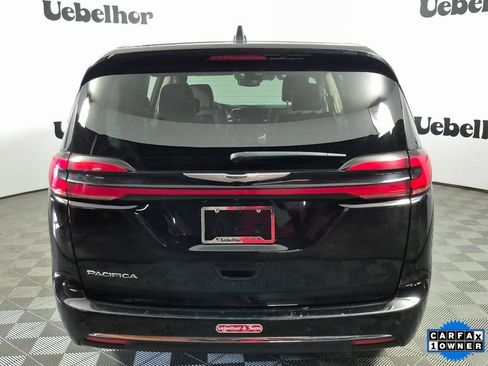 Used 2024 Chrysler Pacifica Touring-L image 6