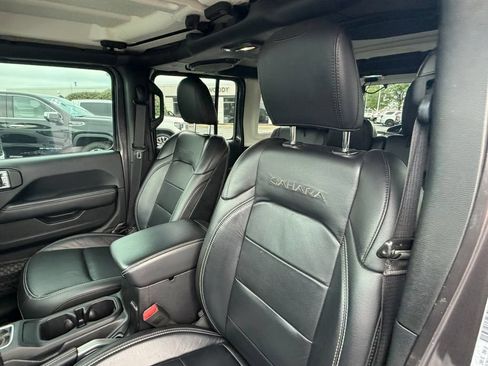Used 2018 Jeep Wrangler Unlimited Sahara w/ Dual Top Group AWD/4WD image 23
