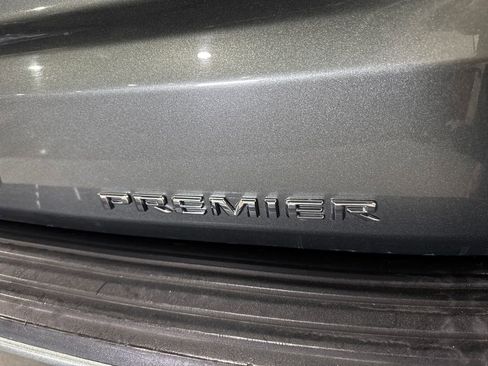 Used 2023 Chevrolet Suburban Premier AWD/4WD image 35