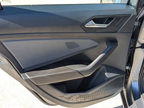 Used 2025 Volkswagen Jetta SE image 24