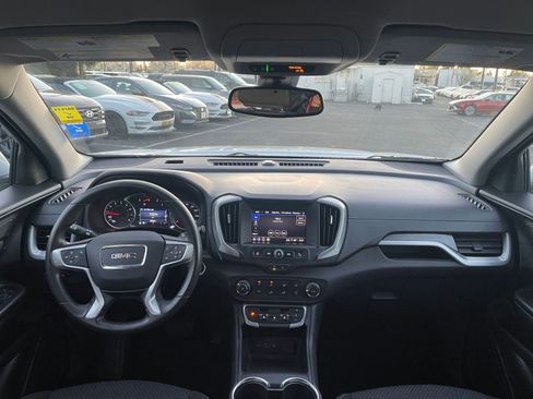 Used 2024 GMC Terrain SLE image 32
