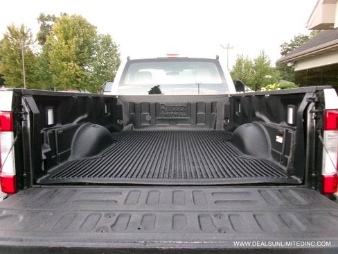 Used 2017 Ford F250 XL w/ Power Equipment Group AWD/4WD image 15