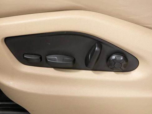 Certified 2022 Porsche Cayenne Platinum Edition image 14