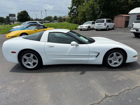 Used 1998 Chevrolet Corvette Coupe RWD image 11