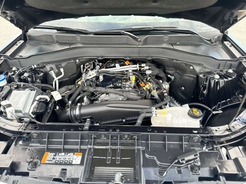 Used 2025 Ford Explorer Active w/ Active Comfort Package RWD image 26
