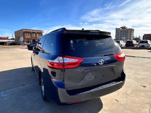 Used 2019 Toyota Sienna XLE w/ XLE Navigation Package image 8