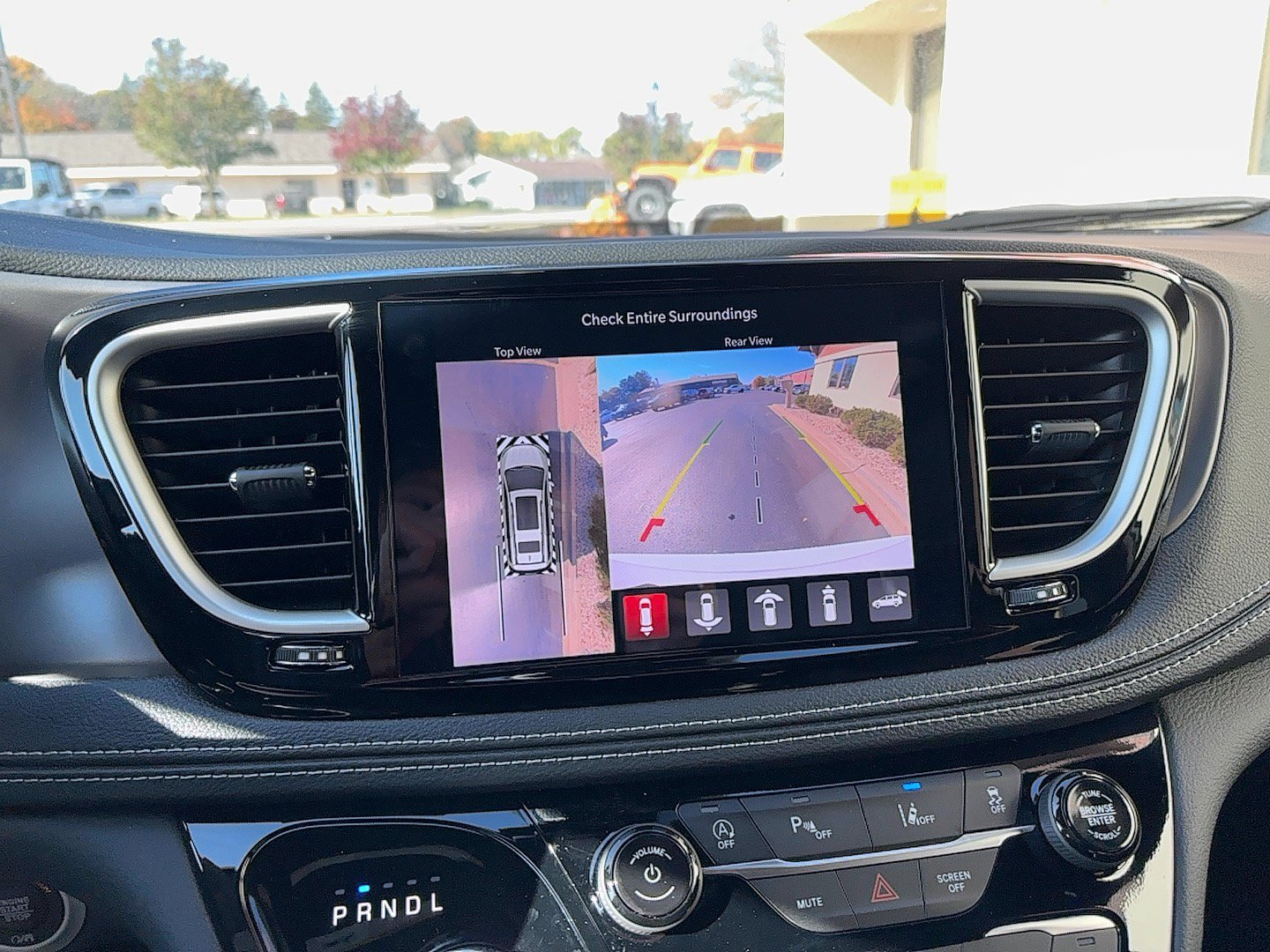 New 2026 Chrysler Pacifica Select AWD/4WD image 25