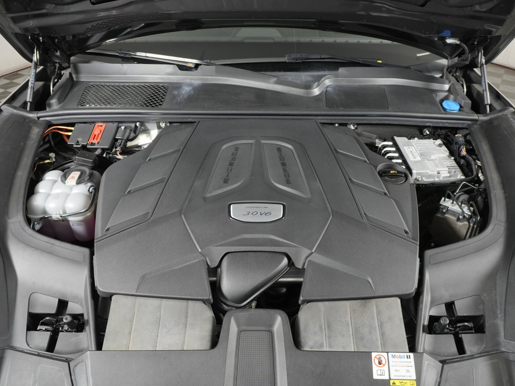 Certified 2023 Porsche Cayenne Coupe AWD/4WD image 43