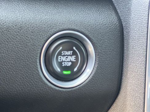 Used 2025 GMC Acadia Elevation image 16