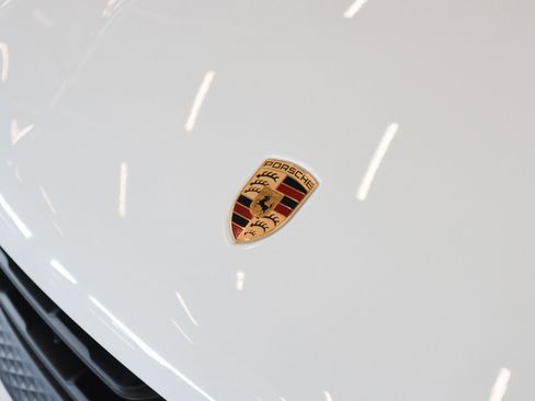 Certified 2022 Porsche Macan image 24