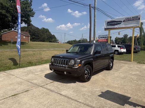 Used 2015 Jeep Patriot Latitude FWD image 1