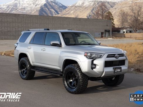 Used 2022 Toyota 4Runner SR5 Premium image 2