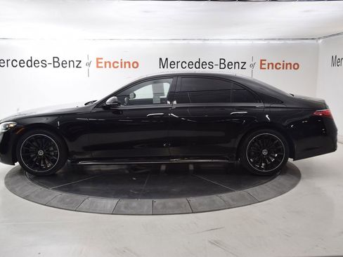 Used 2025 Mercedes-Benz S 580e 4MATIC Sedan image 3