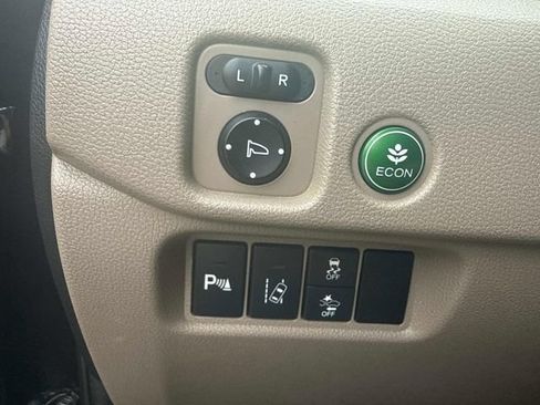 Used 2016 Honda Pilot Touring image 25