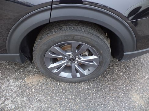 Used 2024 Ford Explorer XLT w/ Equipment Group 202A AWD/4WD image 4