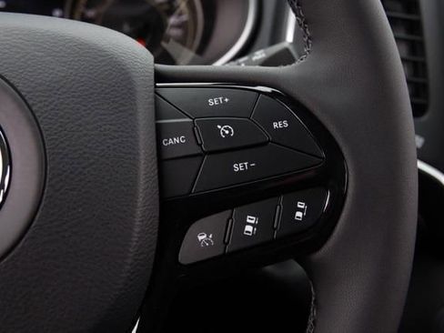 New 2023 Jeep Cherokee Altitude Lux image 26