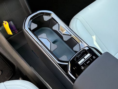 New 2026 Volvo EX30 Ultra w/ Protection Package Premier image 13