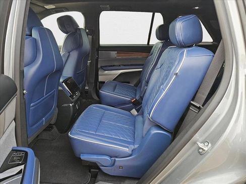 New 2026 Cadillac Vistiq Premium Luxury AWD/4WD image 17