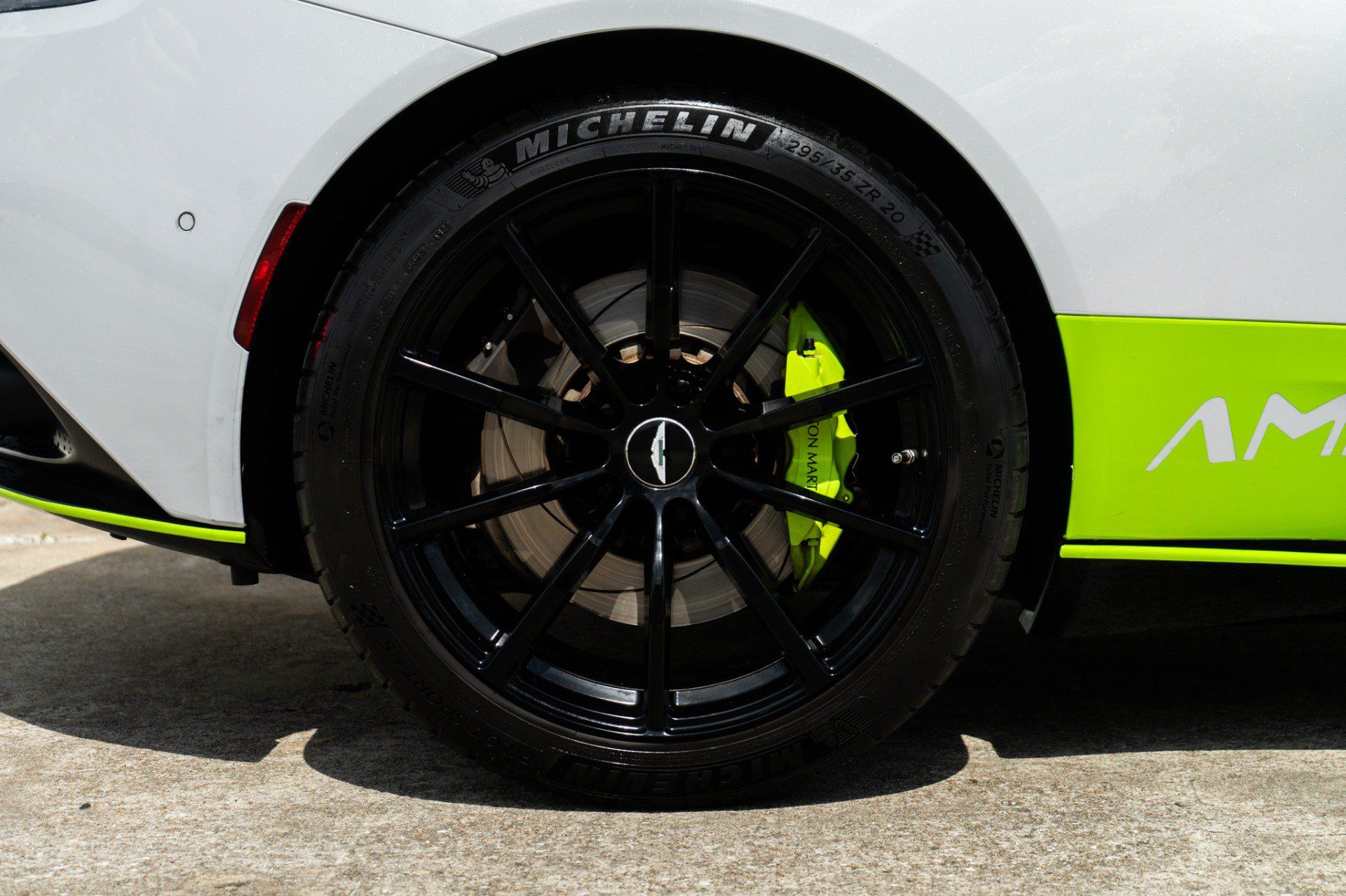 Used 2019 Aston Martin DB11 AMR RWD image 28