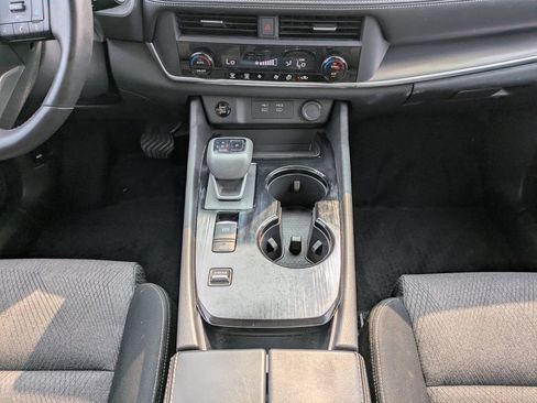 Certified 2025 Nissan Rogue SV FWD image 20