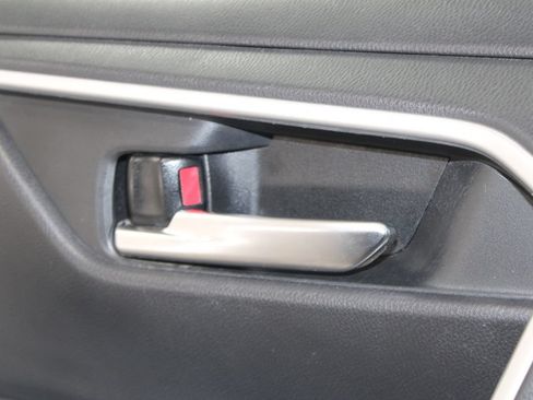 Used 2021 Toyota RAV4 XLE AWD/4WD image 32