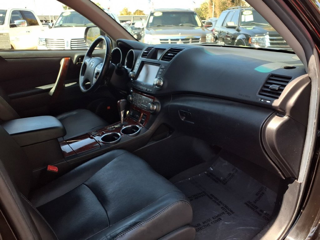 Used 2011 Toyota Highlander Limited w/ Tow Pkg AWD/4WD image 32