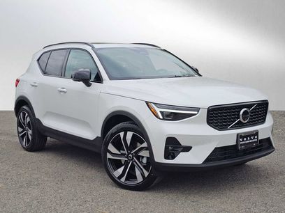 New 2026 Volvo XC40 B5 Plus w/ Protection Package Premier