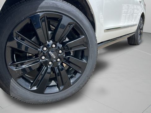 Certified 2024 Lincoln Navigator Reserve AWD/4WD image 34