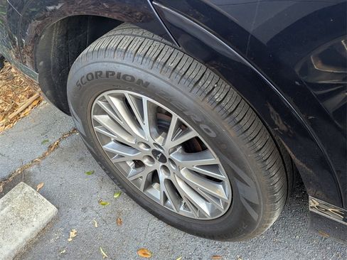 Used 2025 Genesis GV80 2.5T image 18