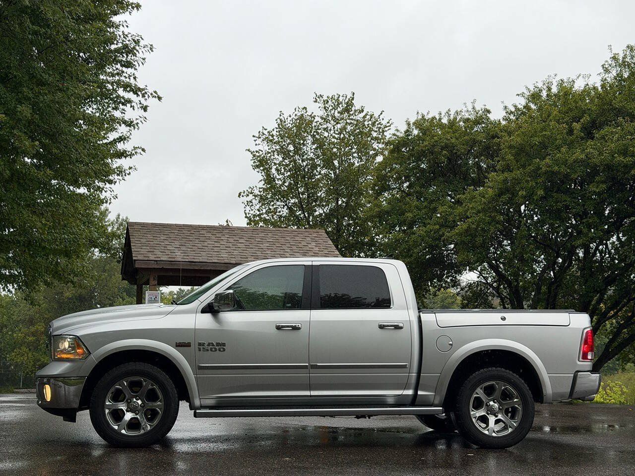 Used 2017 RAM 1500 Laramie w/ Convenience Group AWD/4WD image 2