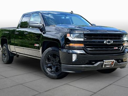Used 2017 Chevrolet Silverado 1500 LT w/ Midnight Edition AWD/4WD image 3