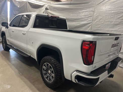Used 2024 GMC Sierra 1500 AT4 w/ Technology Package AWD/4WD image 4