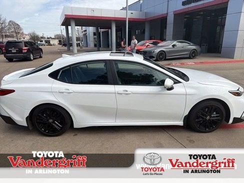 Used 2026 Toyota Camry SE w/ Convenience Package image 1