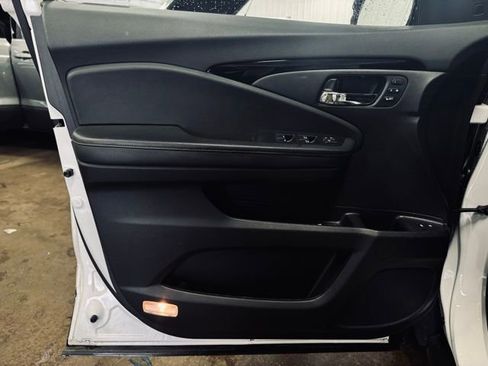 Used 2022 Honda Pilot Touring image 14