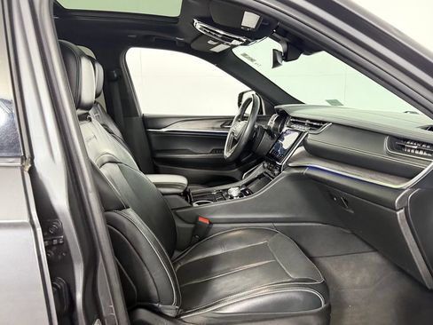 Used 2022 Jeep Grand Cherokee Overland AWD/4WD image 32