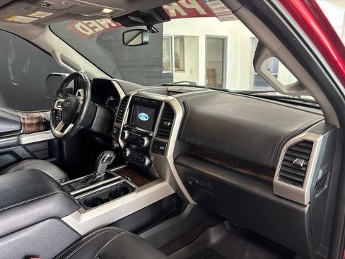 Used 2019 Ford F150 Lariat w/ Equipment Group 502A Luxury AWD/4WD image 12